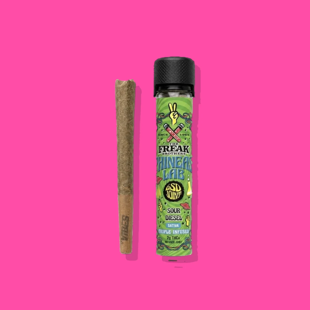 Sour Diesel Pre-roll di Freak Brothers, la confezione su fondo fucsia
